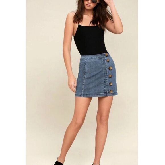 Free People Little Daisies Button Front Blue Denim Skirt Size 6 Medium Wash Boho - Picture 1 of 9
